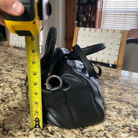 New with tags Frye blk zip handbag - Picture 15 of 15